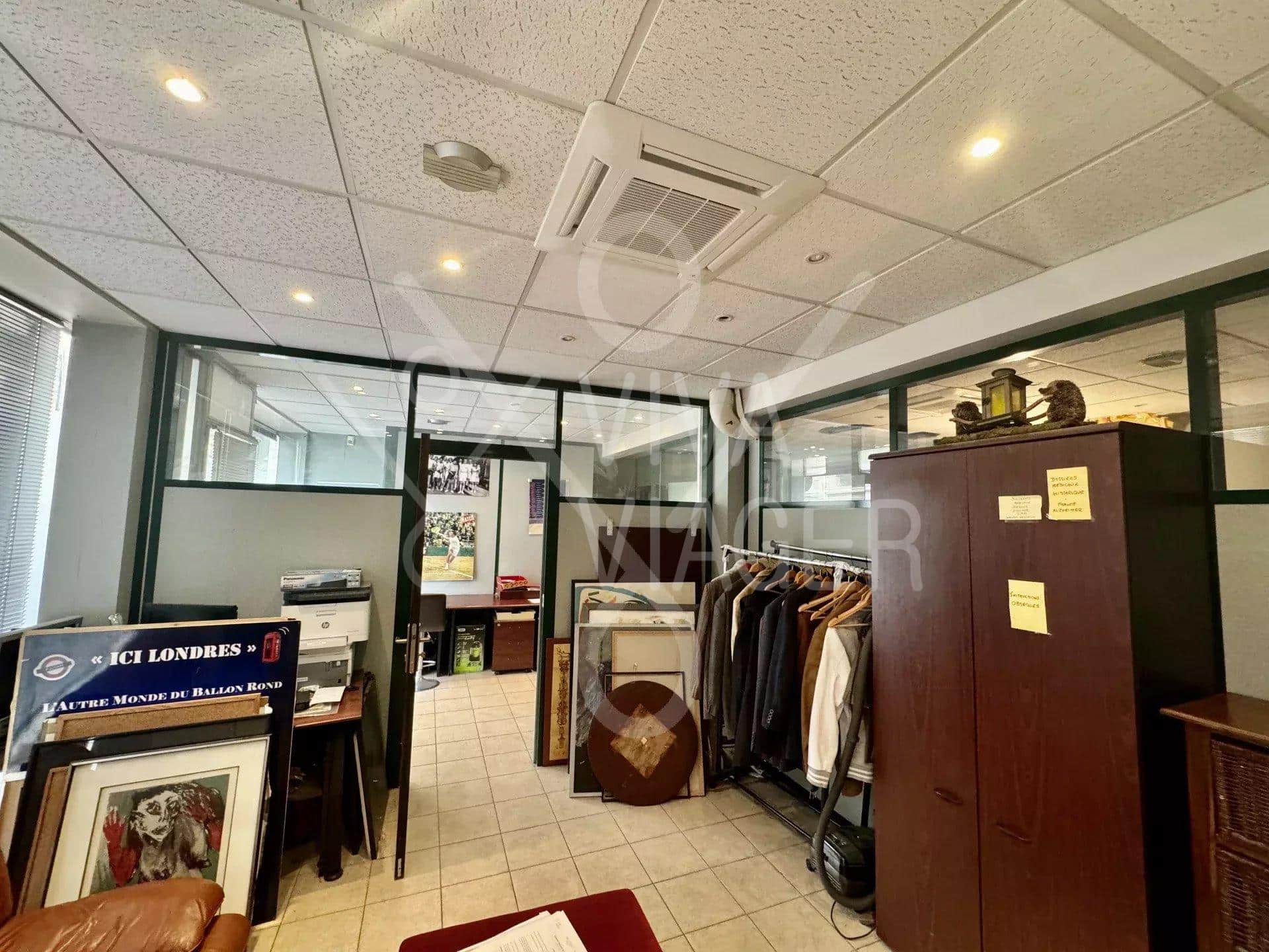 Local commercial de 52 m2  –  Nue-Propriété – Levallois-Perret