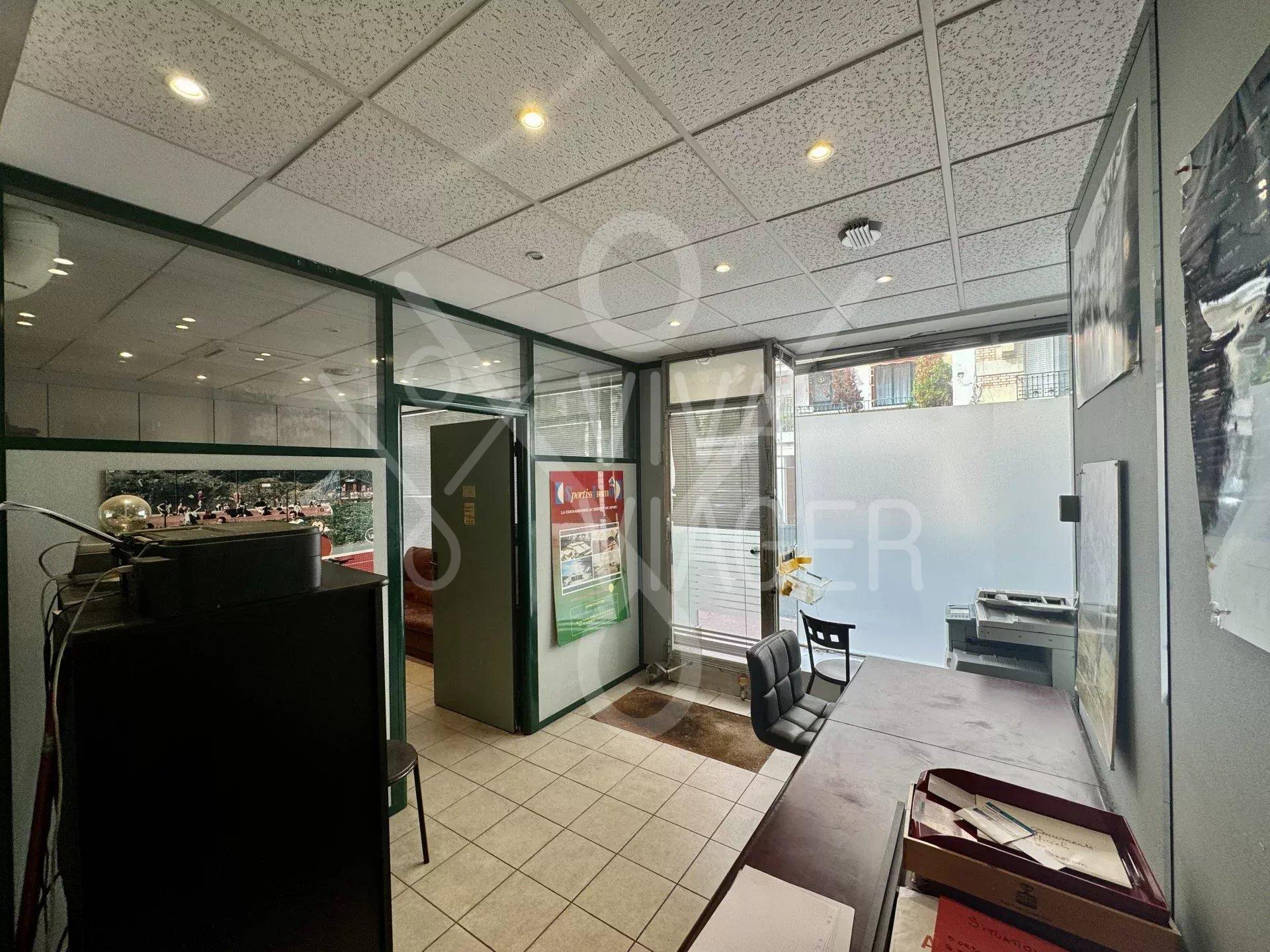 Local commercial de 52 m2  –  Nue-Propriété – Levallois-Perret
