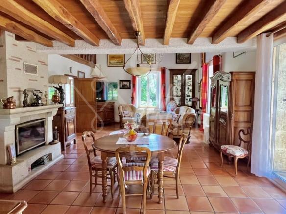 Maison en pierre 200 m² – – Vente à terme libre – Fals (47) – Parc arboré de 8 000 m²