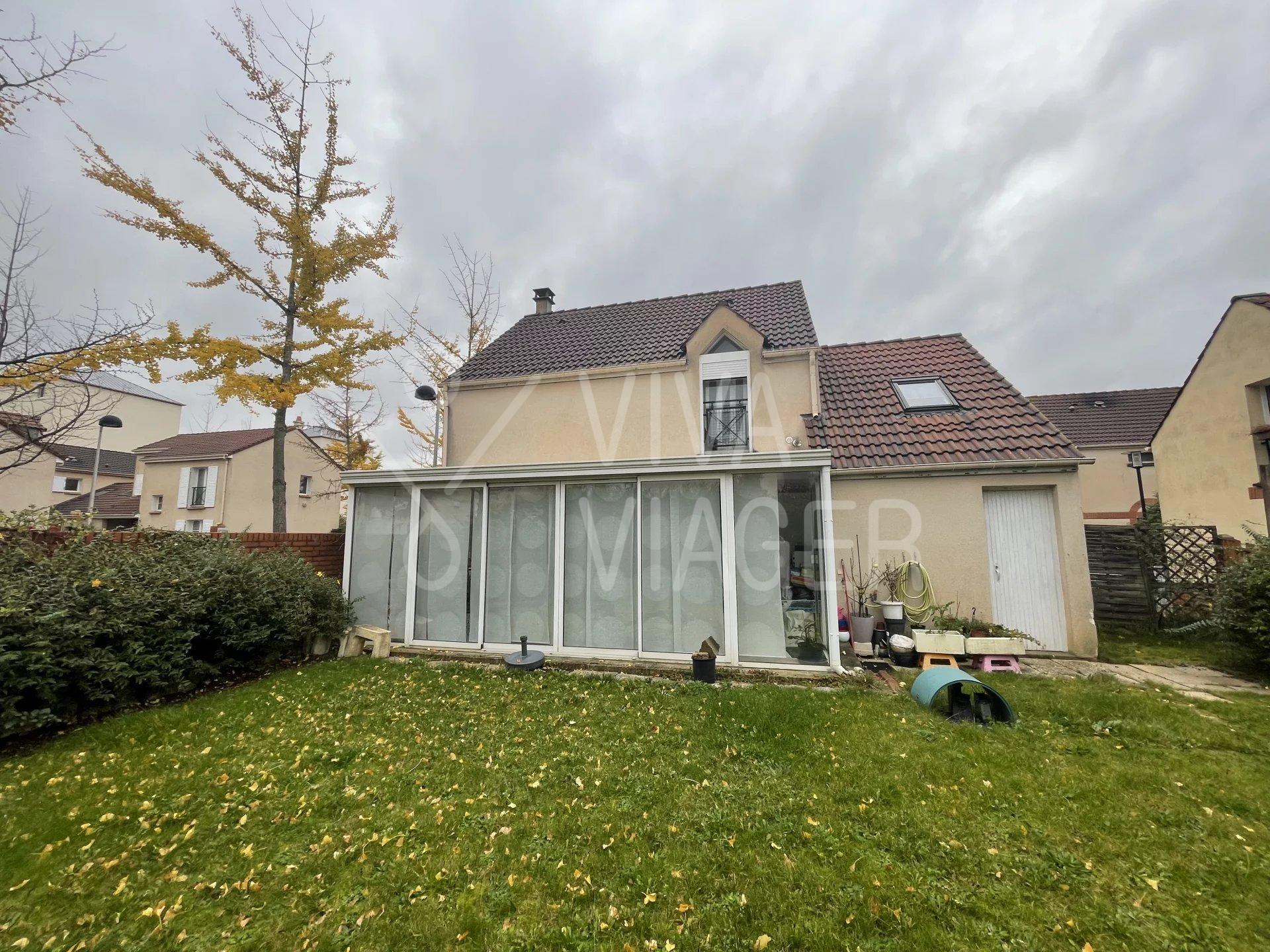 8fe8c514fe38c29be8c5818198db4c47_e62e87261b_1920-original-38523 Maison 5P – Nue-propriété – Montigny-Le-Bretonneux