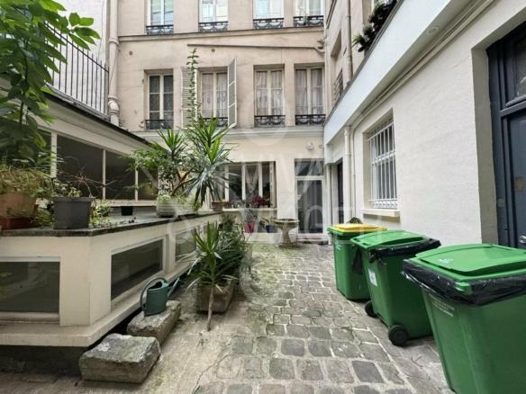 Chambre de Service Paris 9ème – Viager Libre