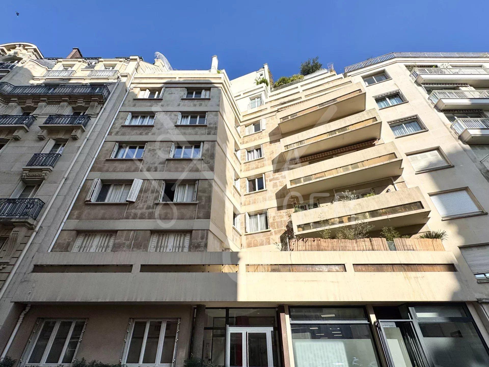 d70ce2302948c925bf477cdfd29e9f2e_feec1e94ac_1920-original-39559 Appt 2P 49m² – Nue-propriété – Paris 7ème