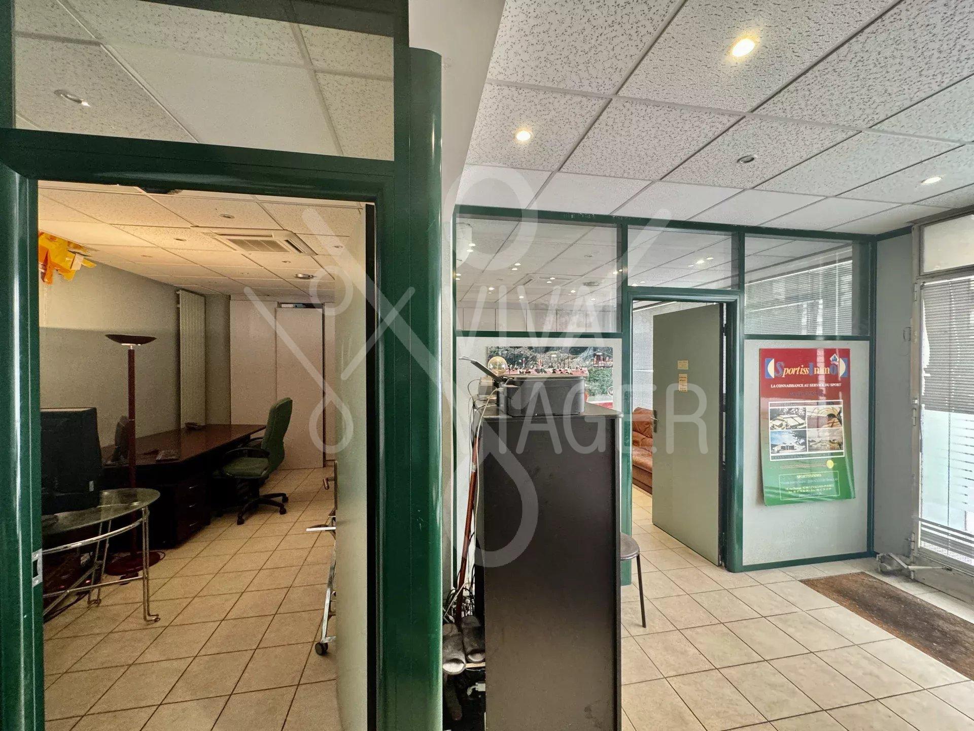 Local commercial de 52 m2  –  Nue-Propriété – Levallois-Perret